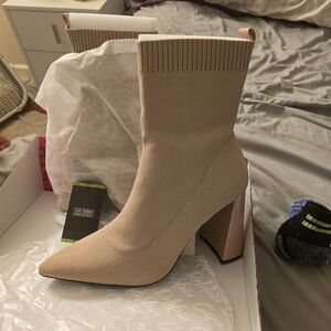 Cape Robbin Women's Tan Heeled Stretch Ankle Boots. Gorgeous, 9.